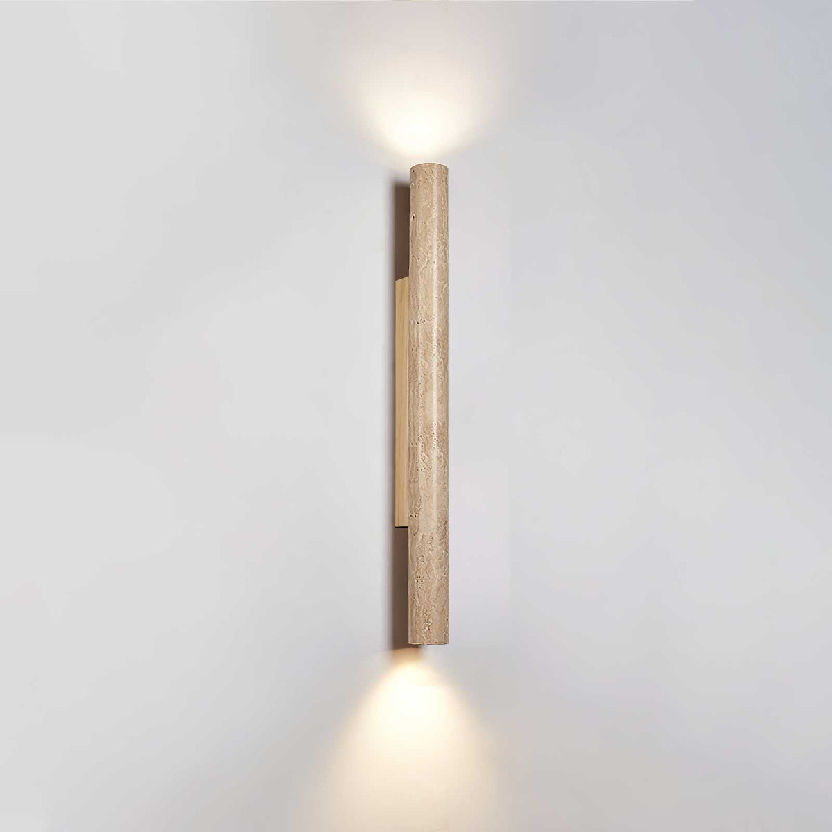 Noriira Minimalistische wandlamp van travertin
