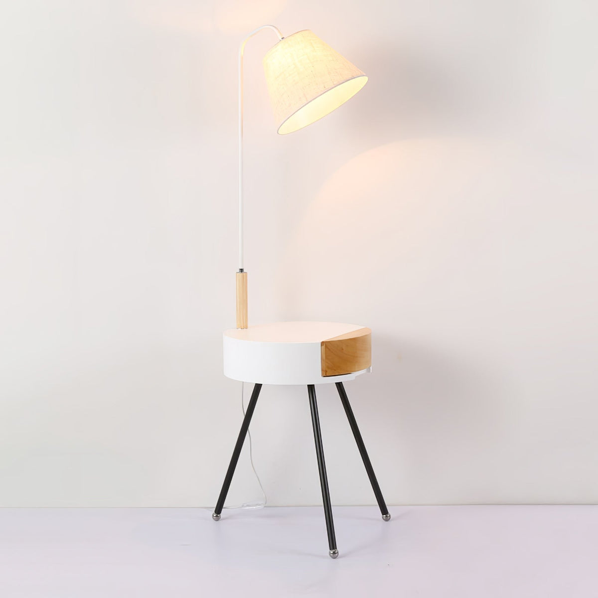 Lumo driepoot vloerlamp van linnen