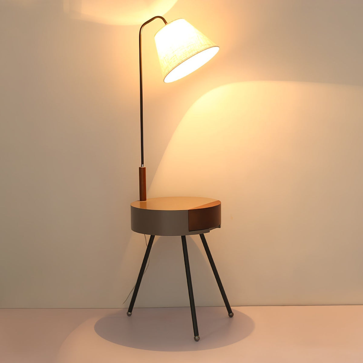 Lumo driepoot vloerlamp van linnen