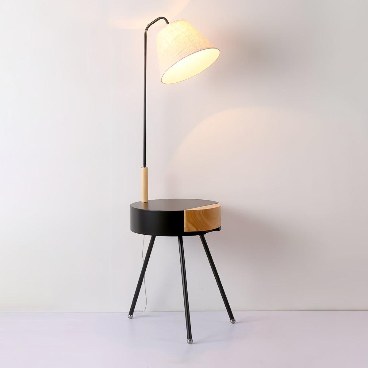 Lumo driepoot vloerlamp van linnen