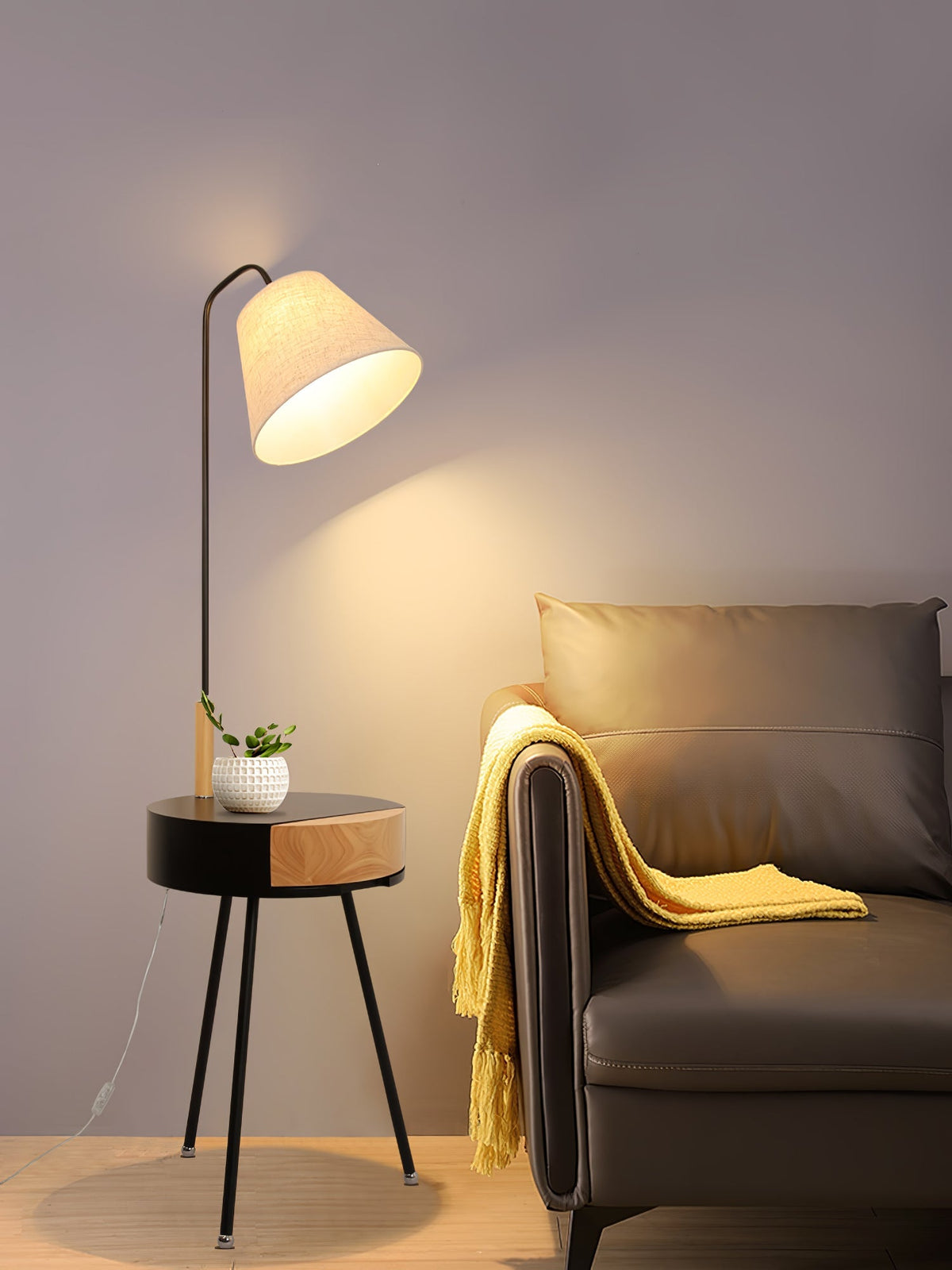 Lumo driepoot vloerlamp van linnen
