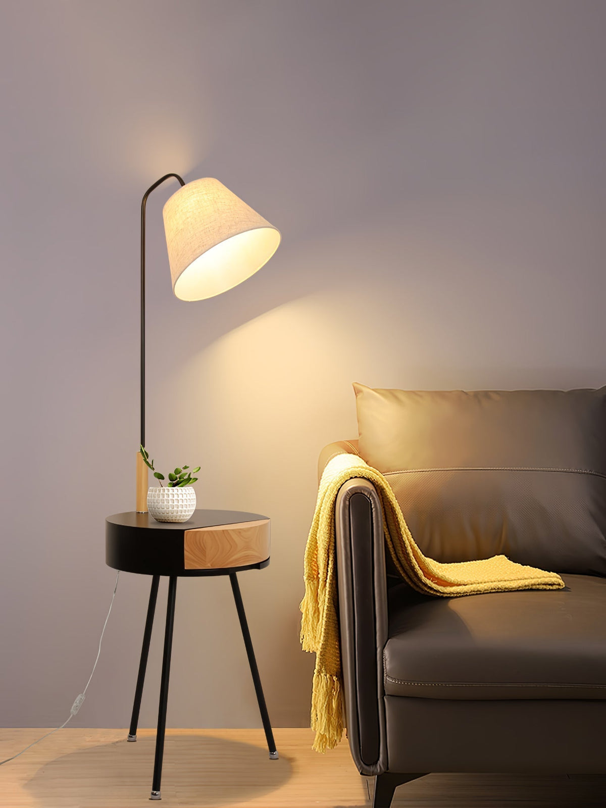 Lumo driepoot vloerlamp van linnen