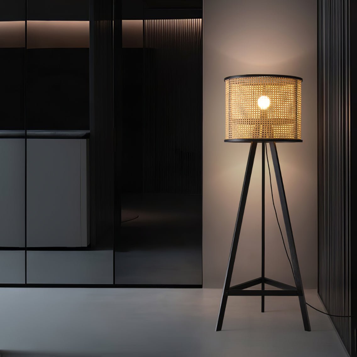 Olsolyra rotan geweven vloerlamp met driepoot en houten frame