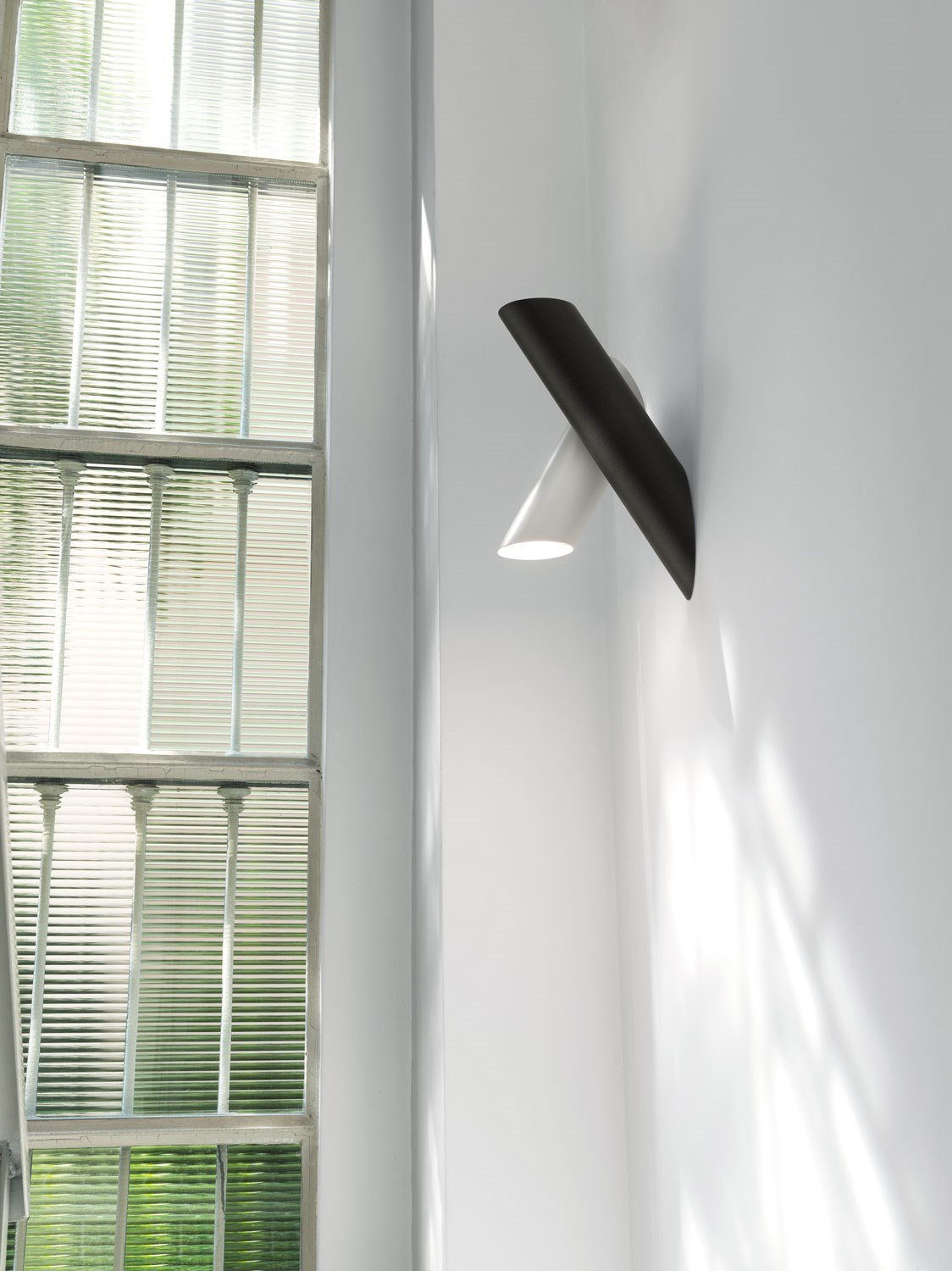 Perylis Moderne wandlamp met Minimalistische Tuben