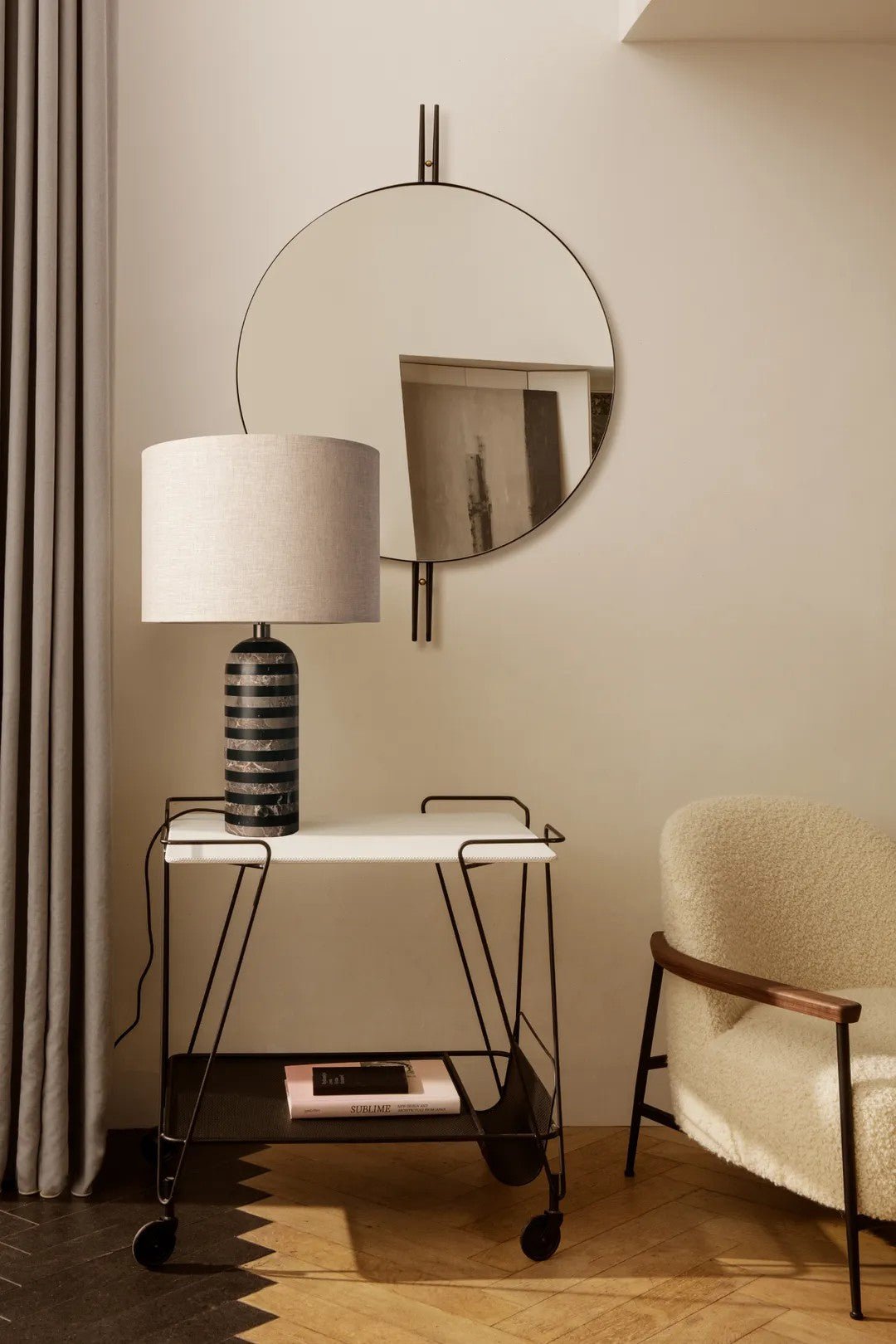 Avery moderne tafellamp