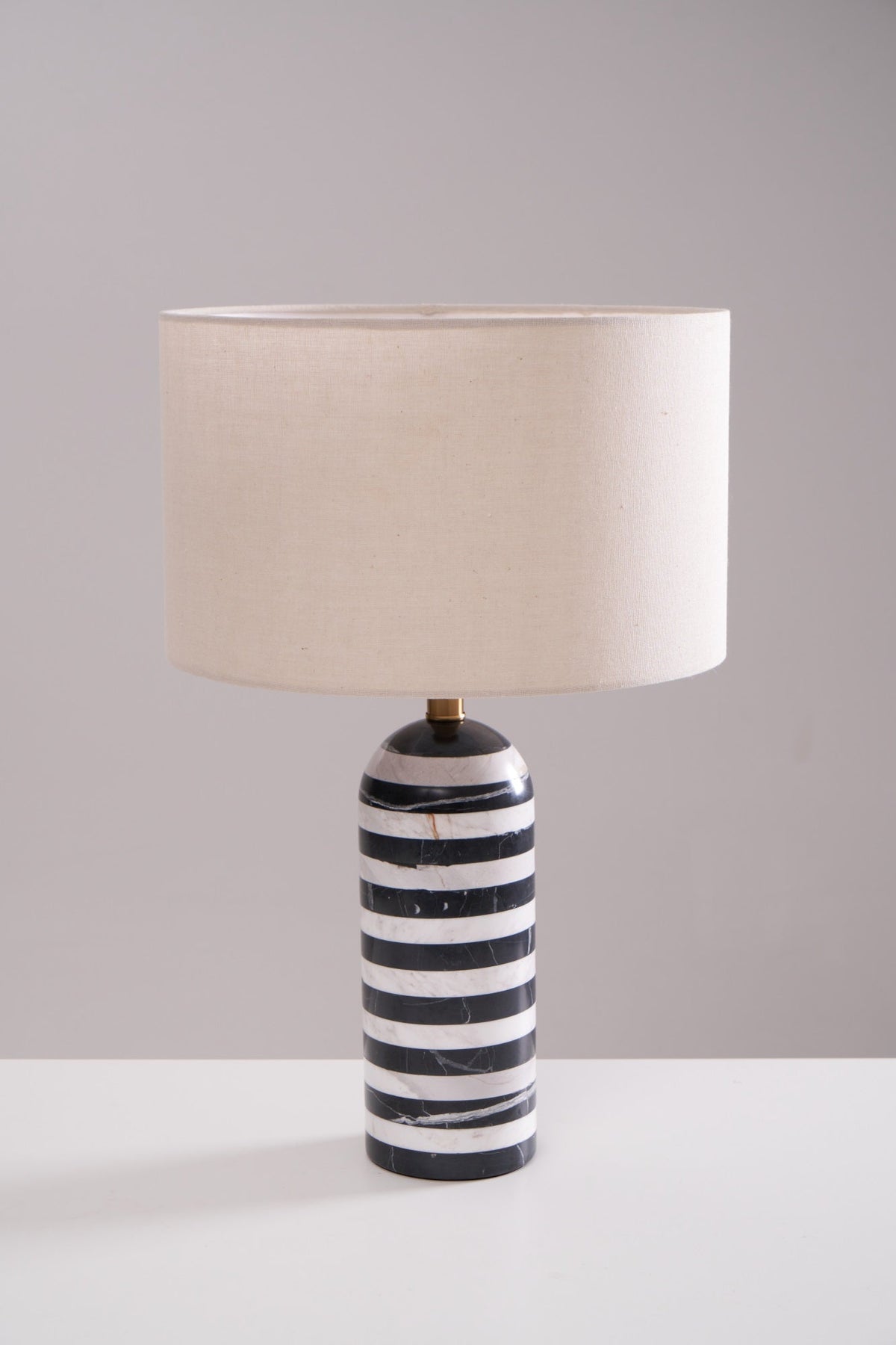 Avery moderne tafellamp