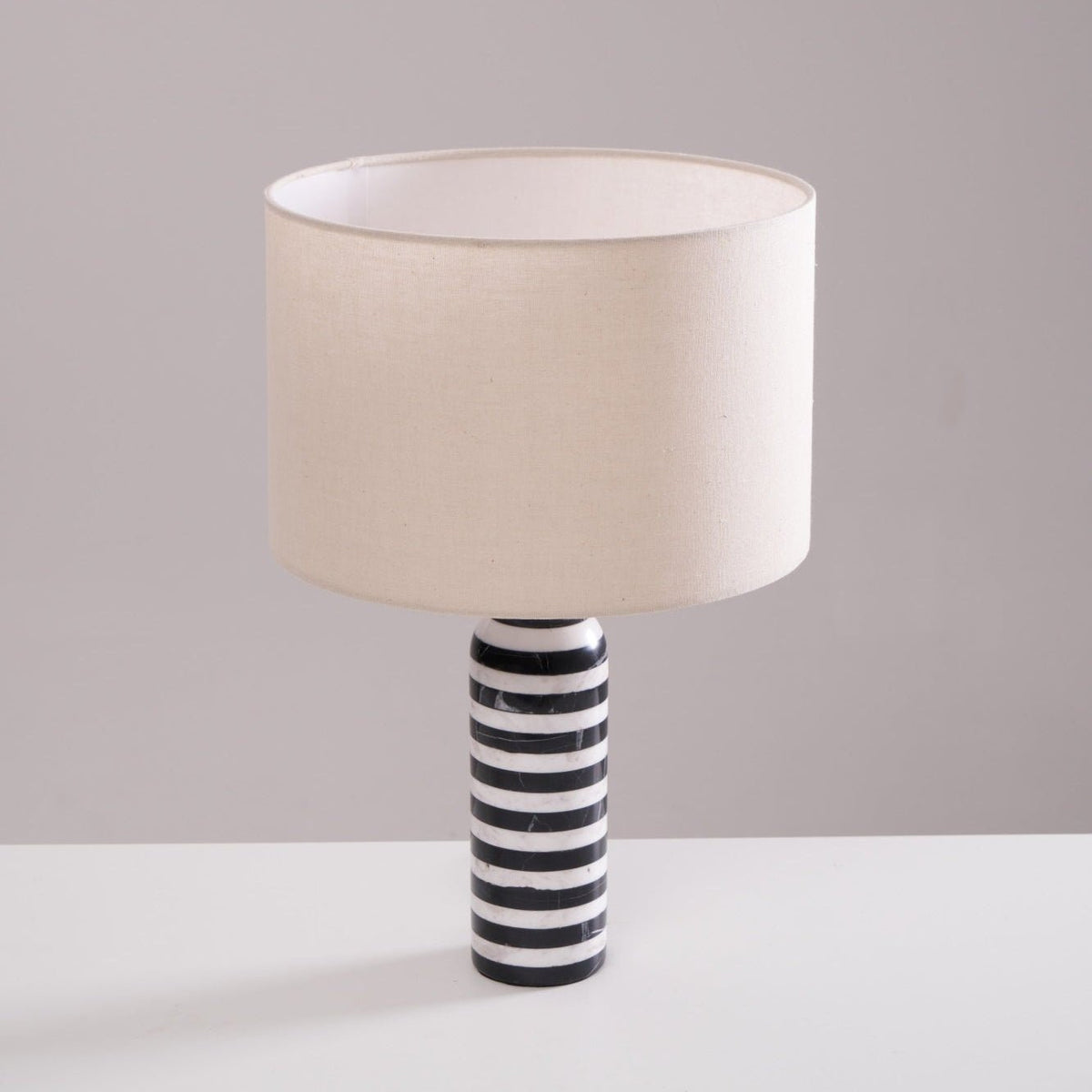 Avery moderne tafellamp