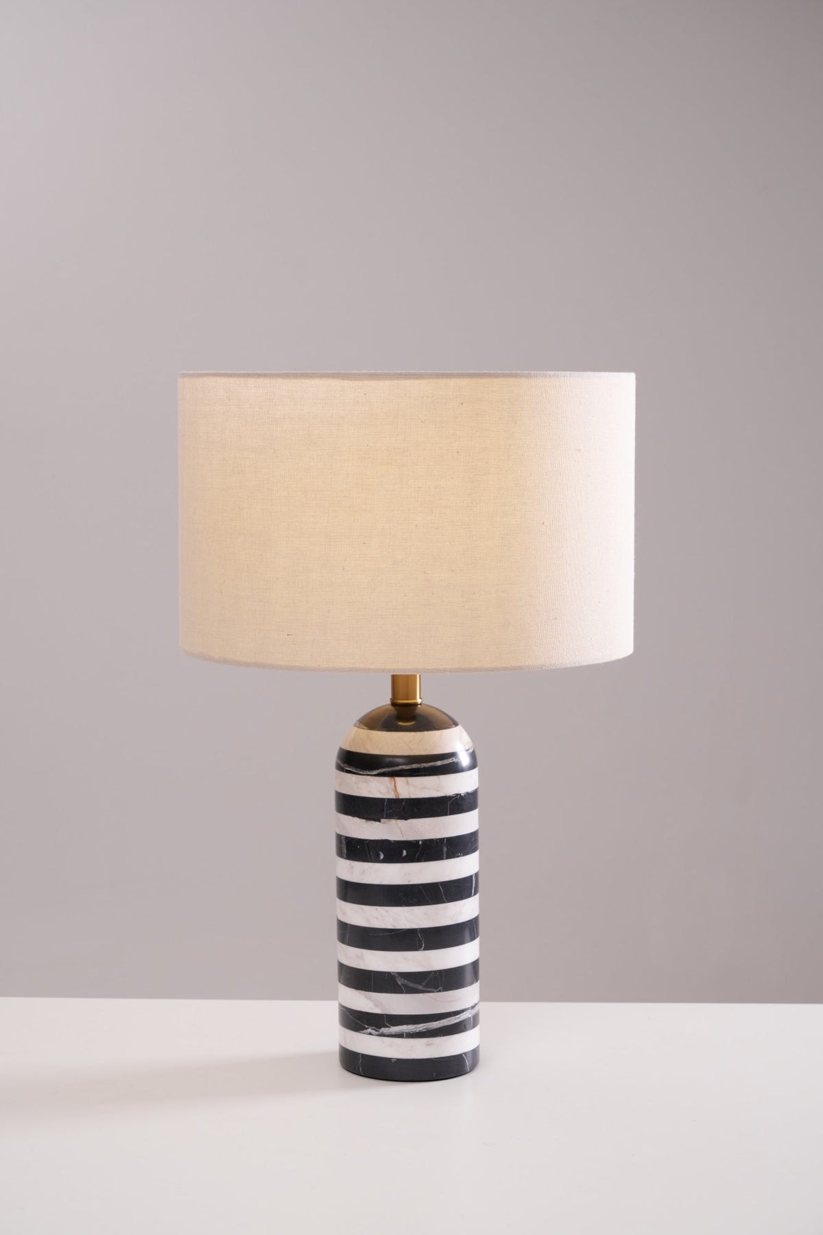 Avery moderne tafellamp