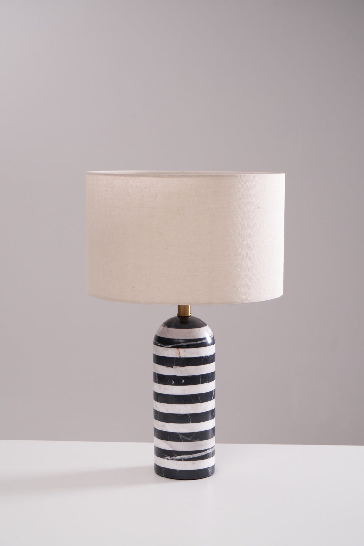Avery moderne tafellamp