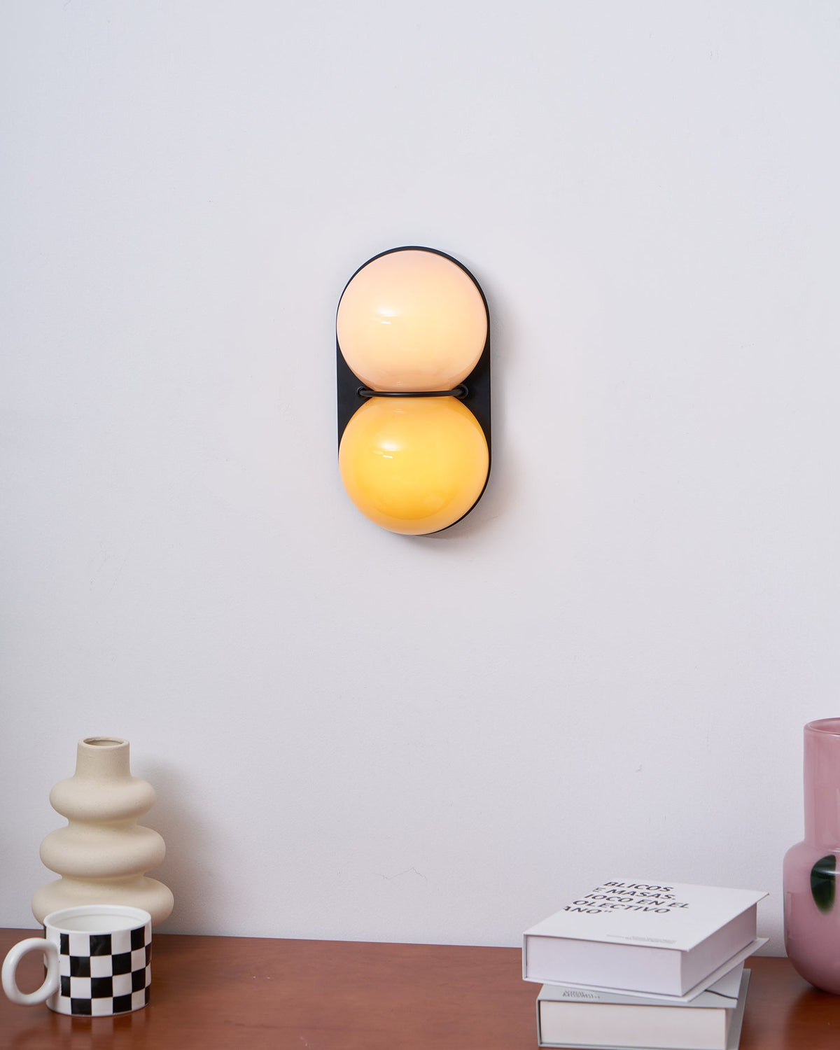 Two bollen wandlamp van glas