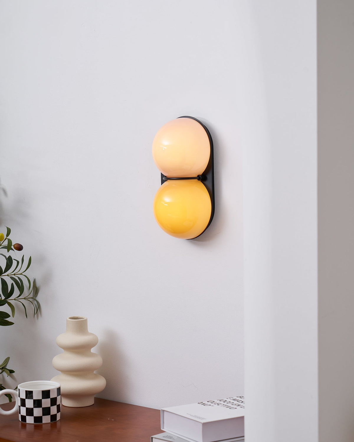 Two bollen wandlamp van glas