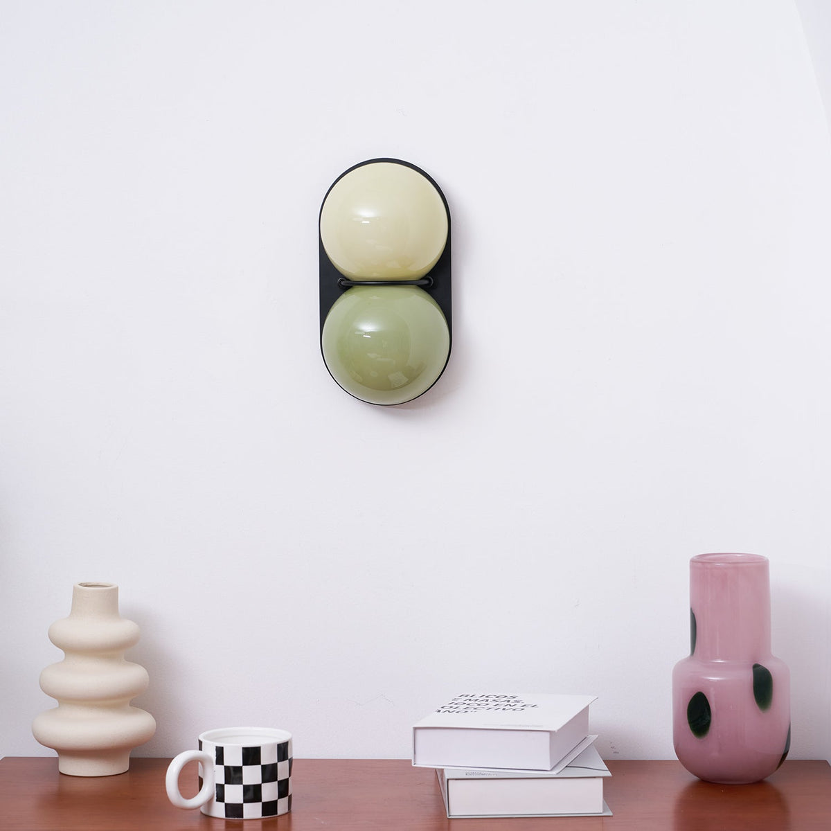 Two bollen wandlamp van glas