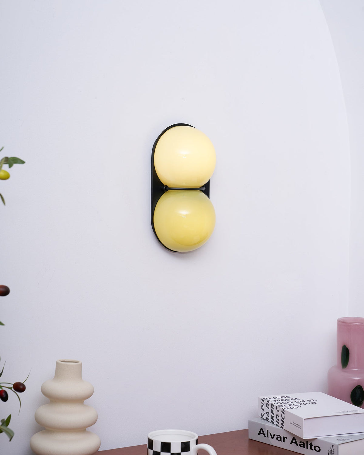 Two bollen wandlamp van glas