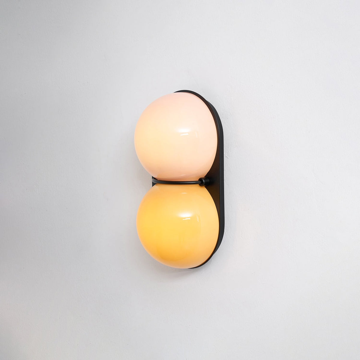 Two bollen wandlamp van glas