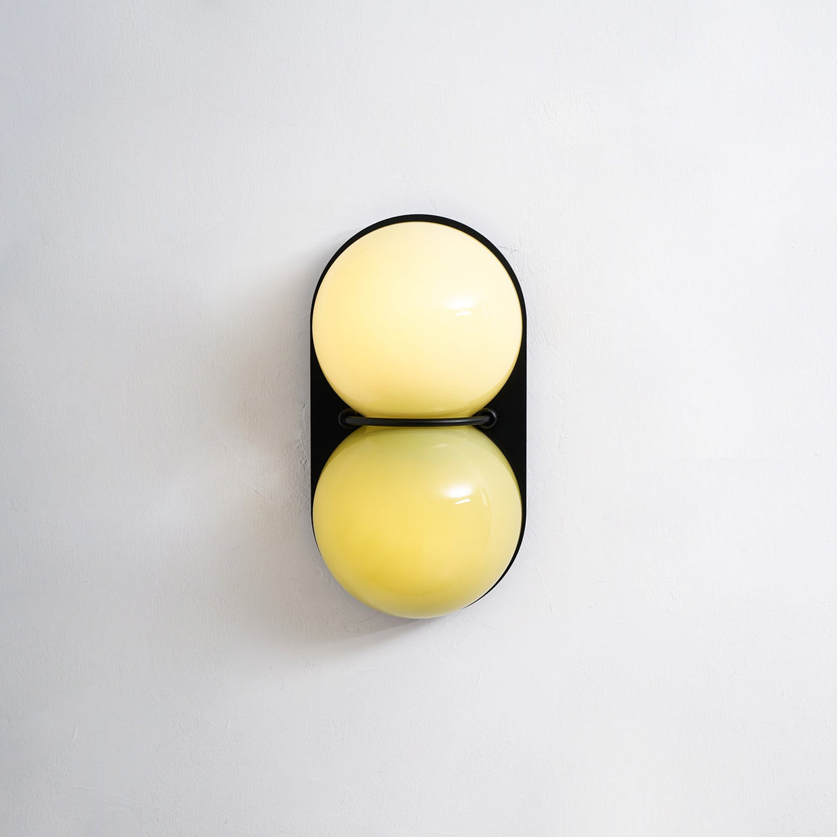 Two bollen wandlamp van glas
