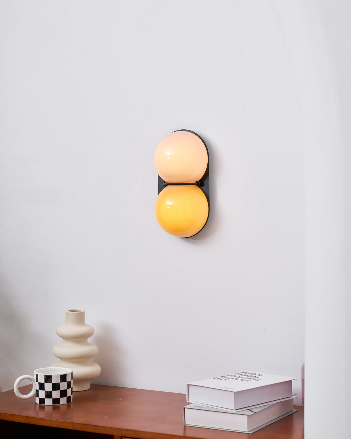Two bollen wandlamp van glas