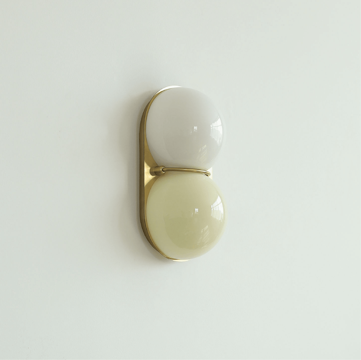 Two bollen wandlamp van glas