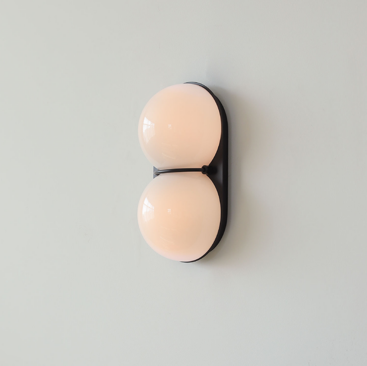 Two bollen wandlamp van glas