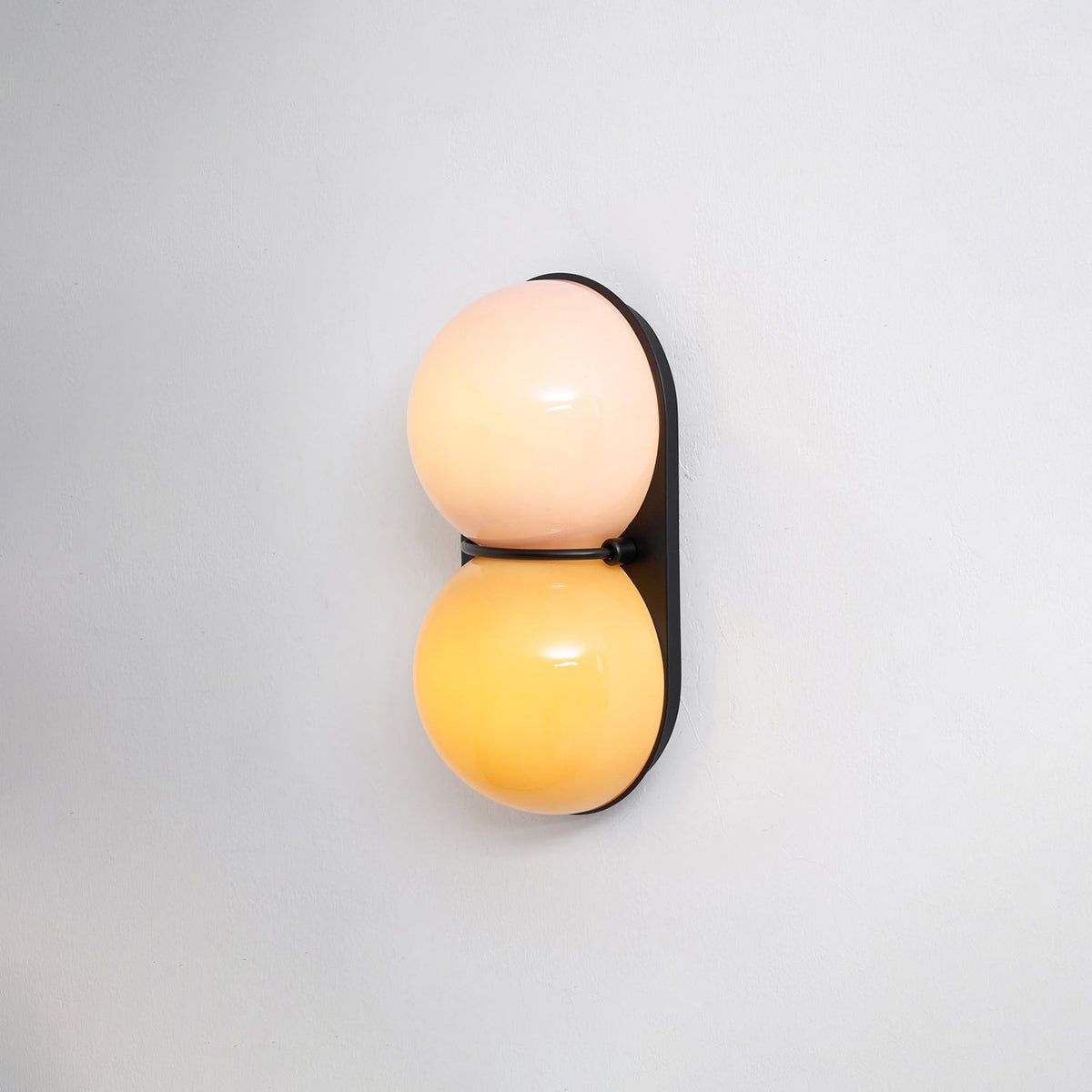 Two bollen wandlamp van glas