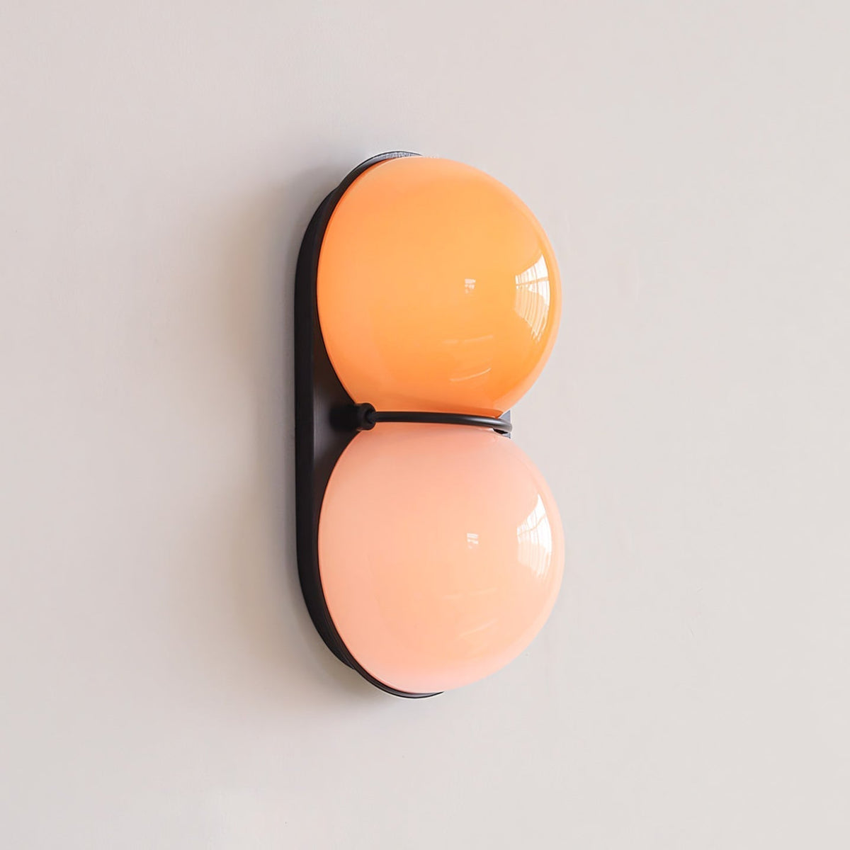 Two bollen wandlamp van glas