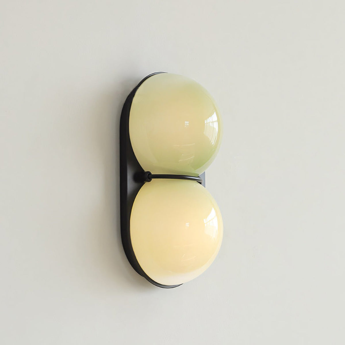 Two bollen wandlamp van glas