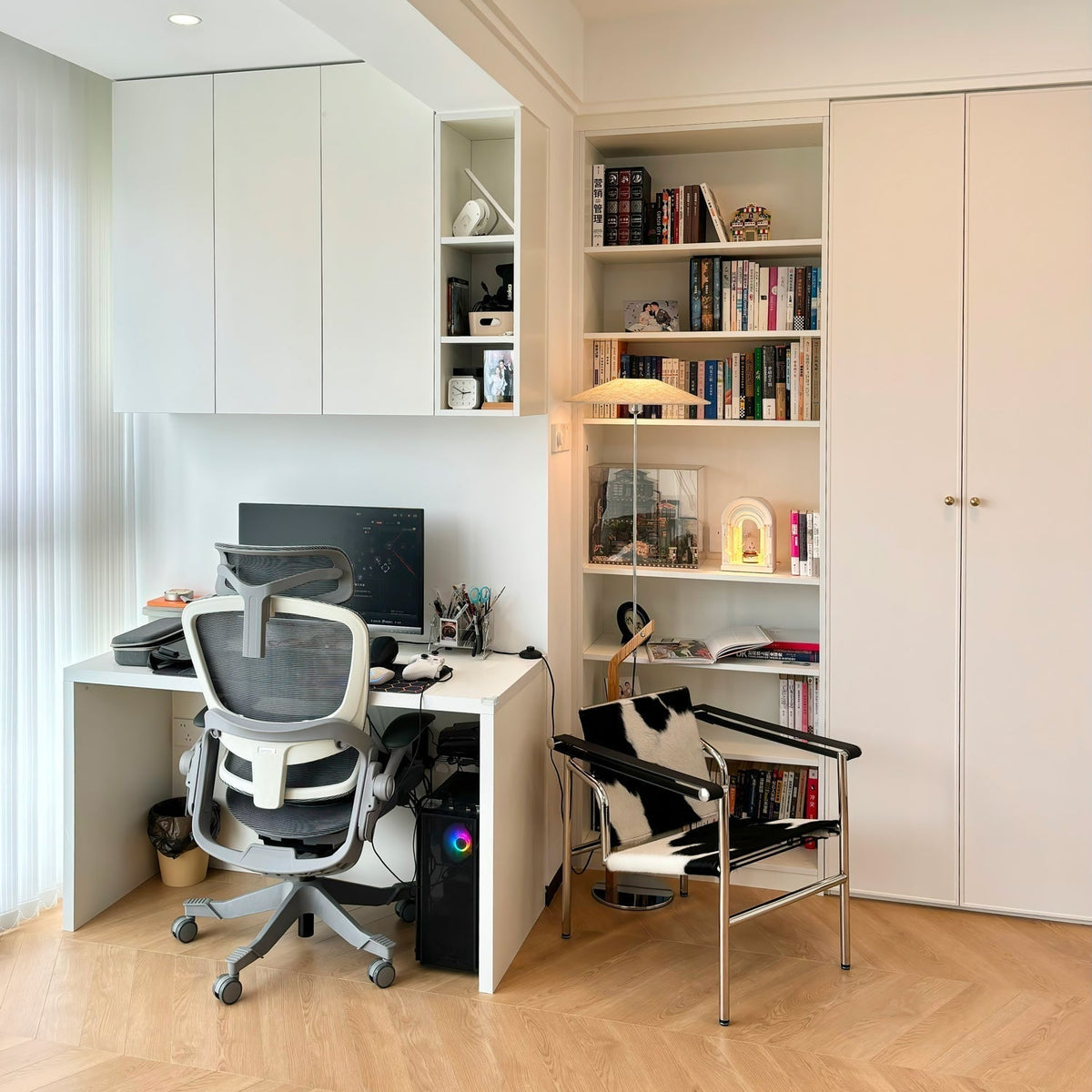 Lumorine Moderne vloerlamp met parapluhoofd in walnootkleur