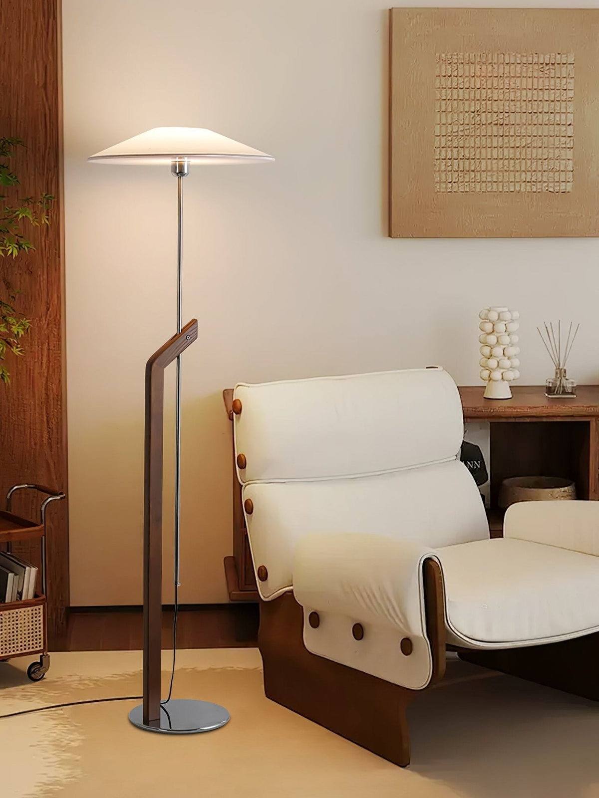 Lumorine Moderne vloerlamp met parapluhoofd in walnootkleur