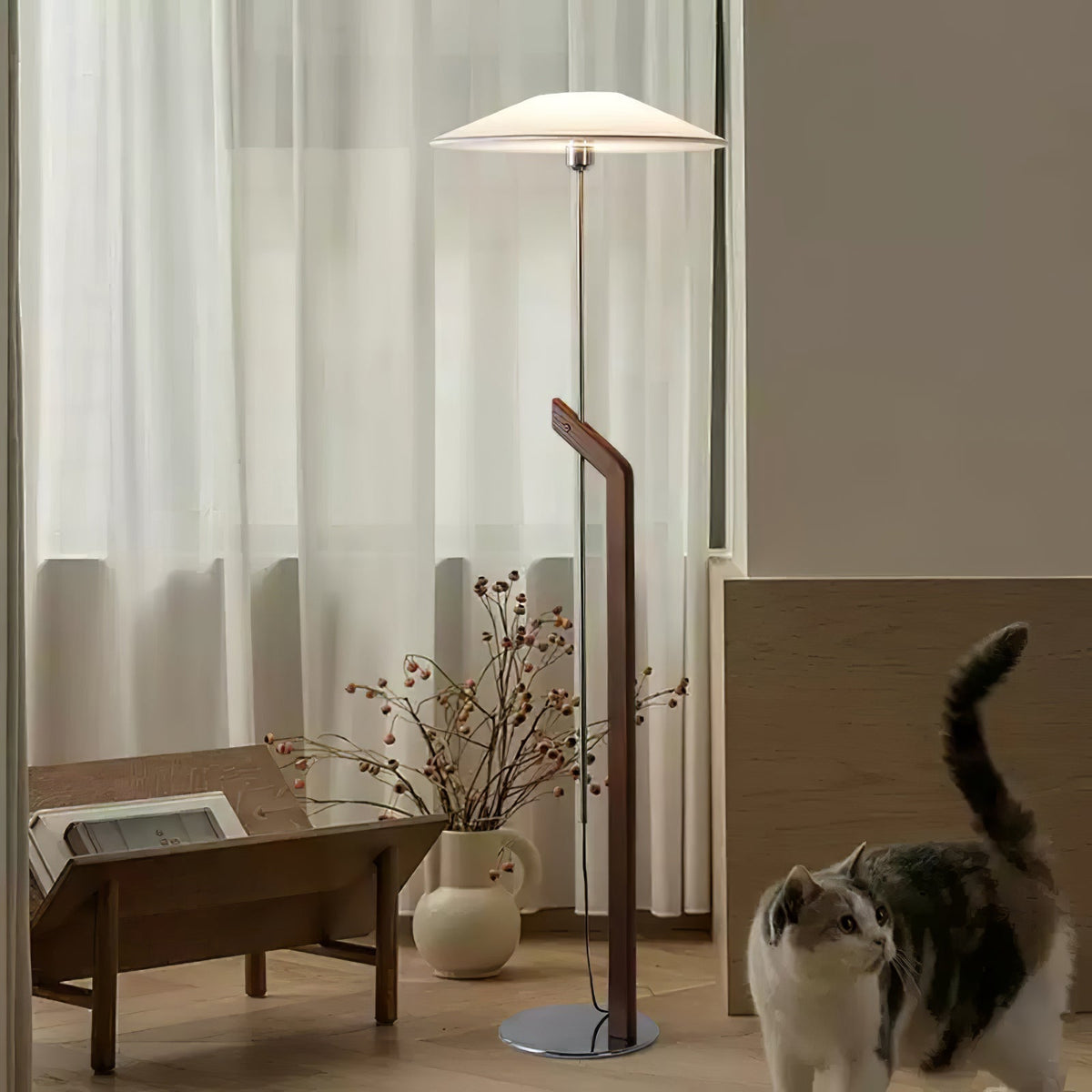 Lumorine Moderne vloerlamp met parapluhoofd in walnootkleur