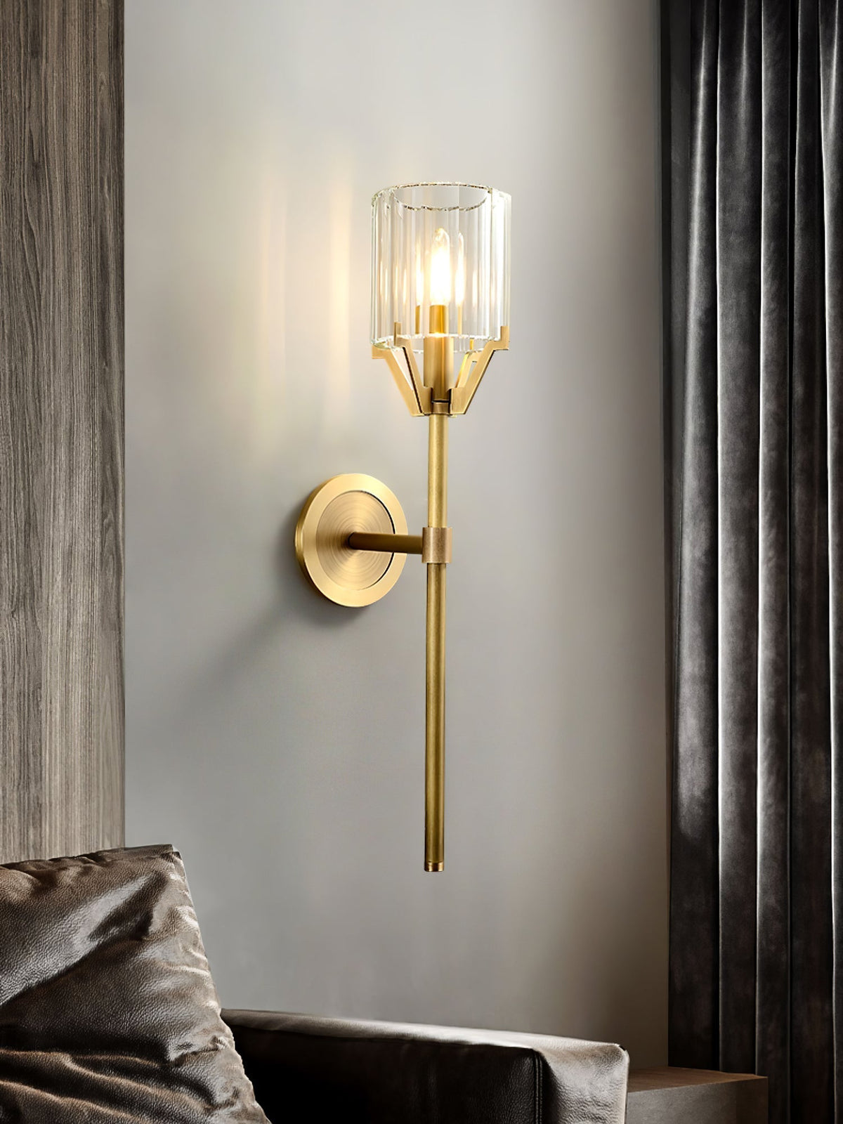 Lostor luxe wandlamp met afwerking en transparante kap