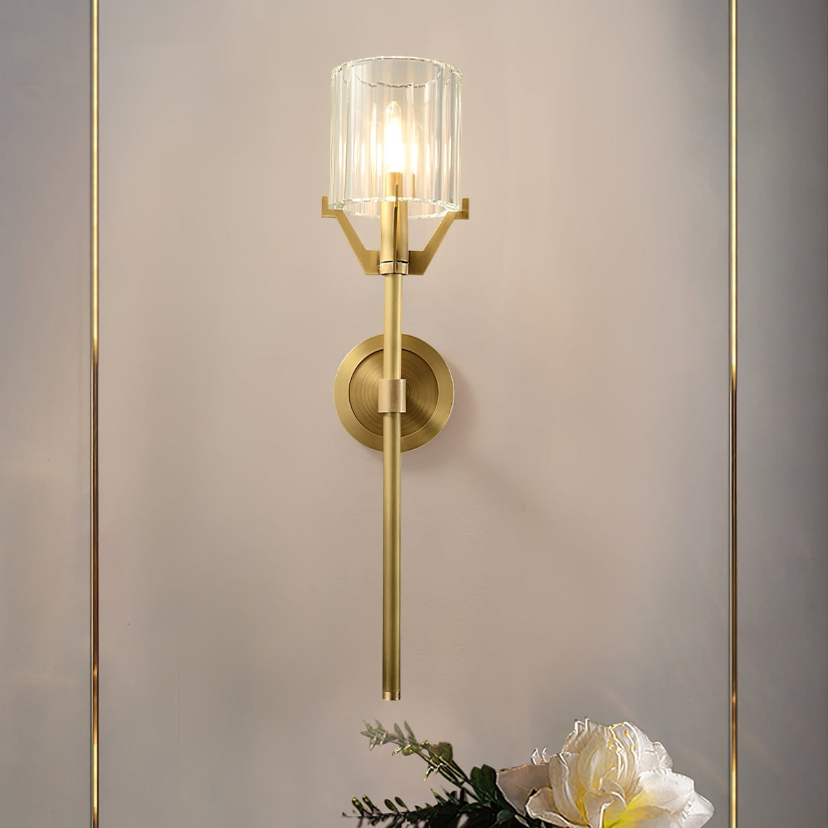 Lostor luxe wandlamp met afwerking en transparante kap