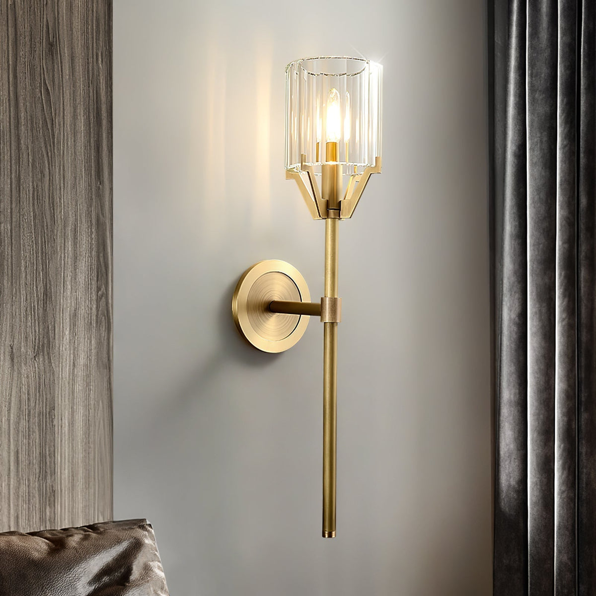 Lostor luxe wandlamp met afwerking en transparante kap
