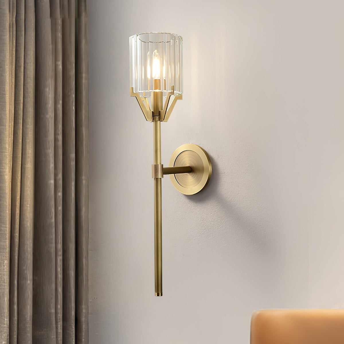 Lostor luxe wandlamp met afwerking en transparante kap
