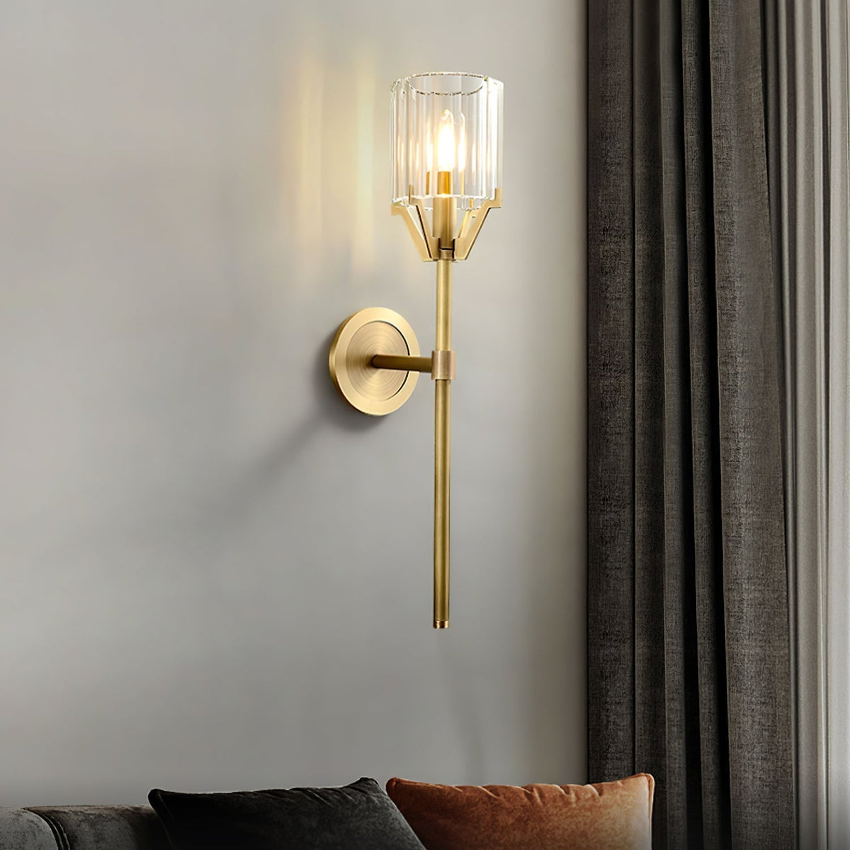 Lostor luxe wandlamp met afwerking en transparante kap
