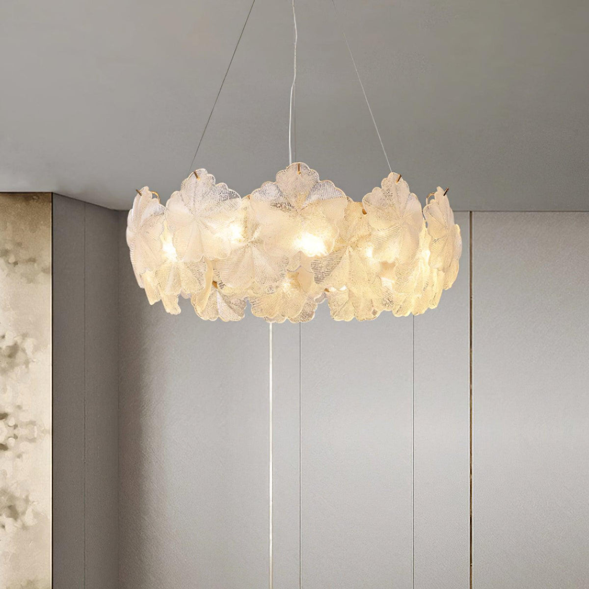 Vitheir kroonluchter met bloemmotief in glas