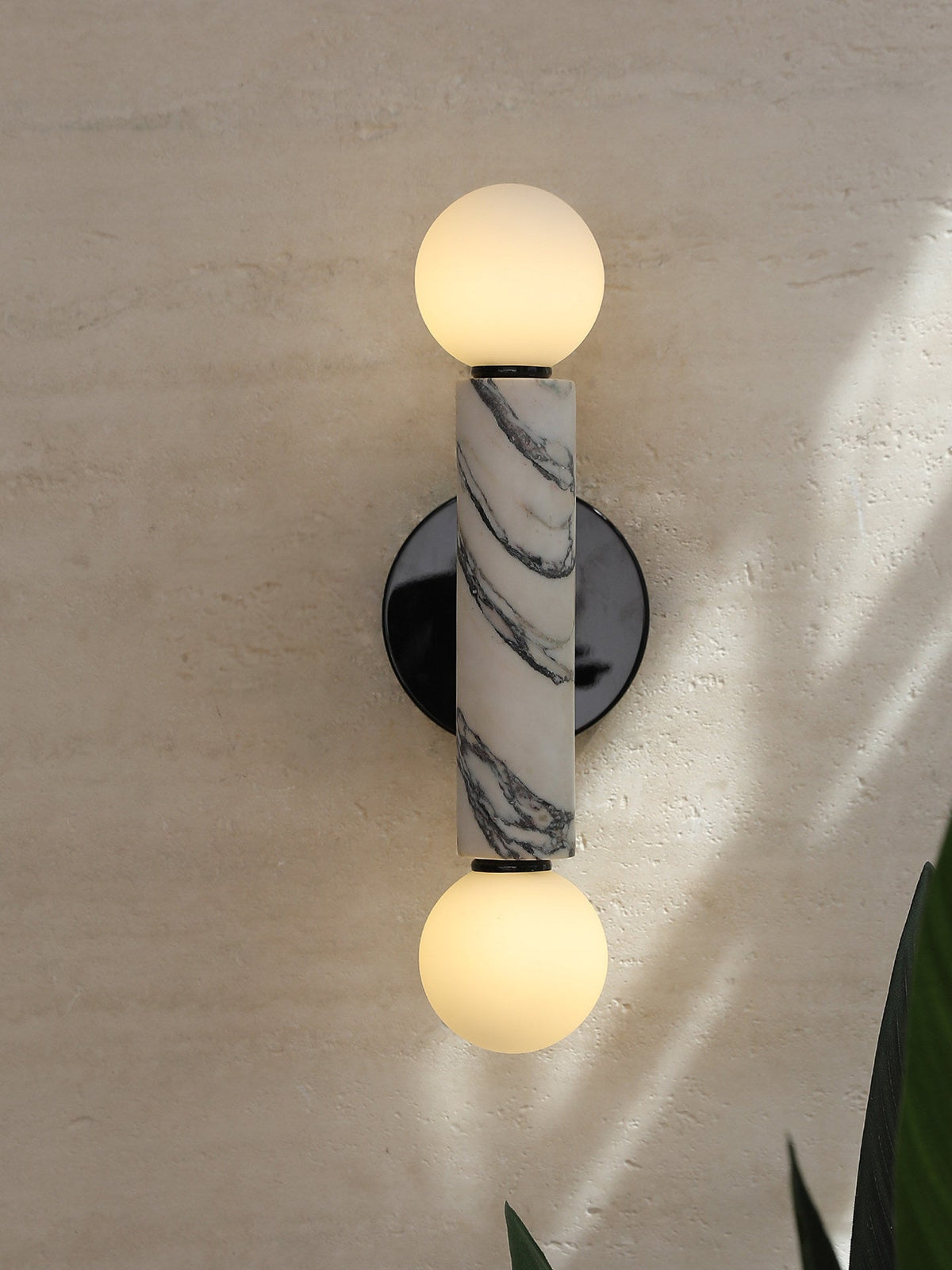 Oreleaine Orb wandlamp