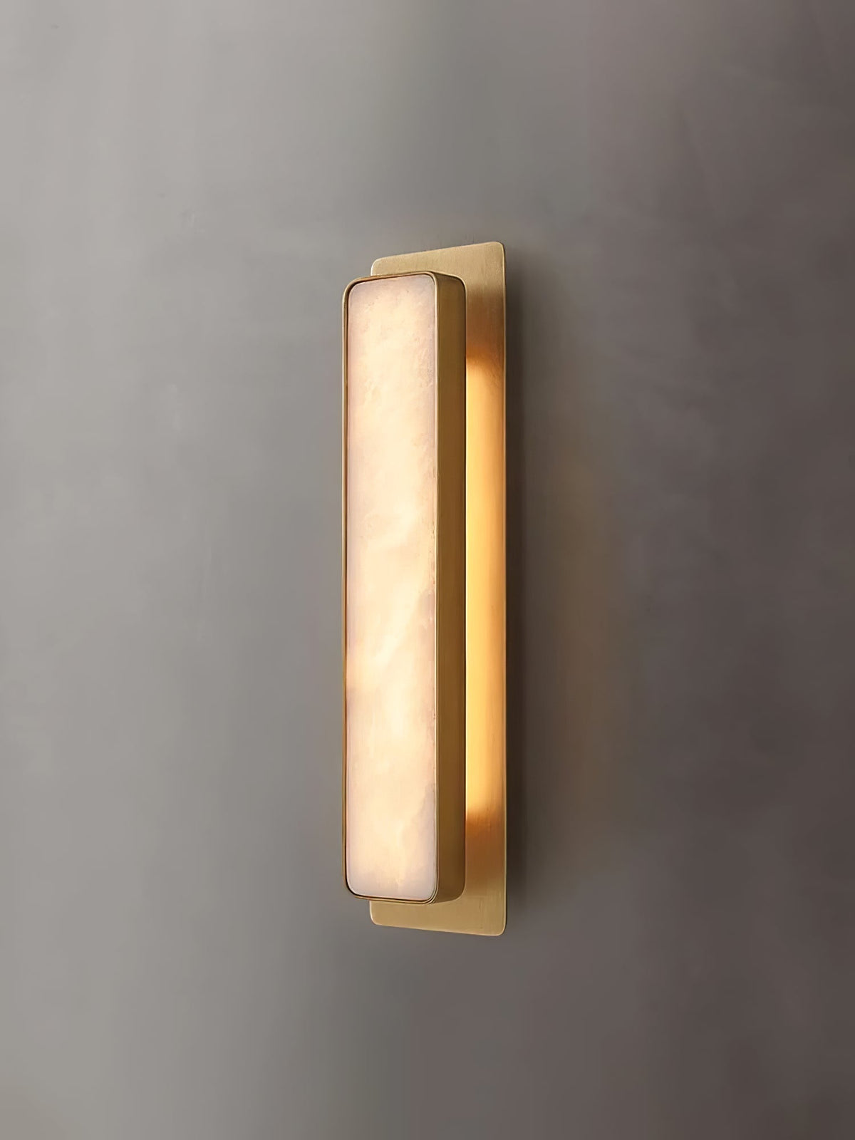 Karix Linear albasten wandlamp met goudkleurige afwerking