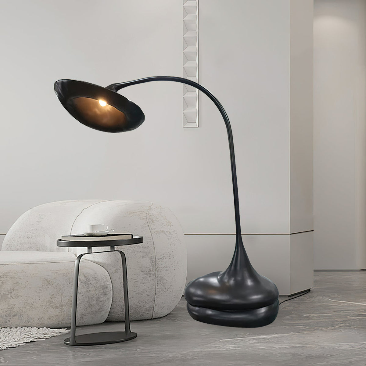 Elsilora gebogen tafellamp in zwart