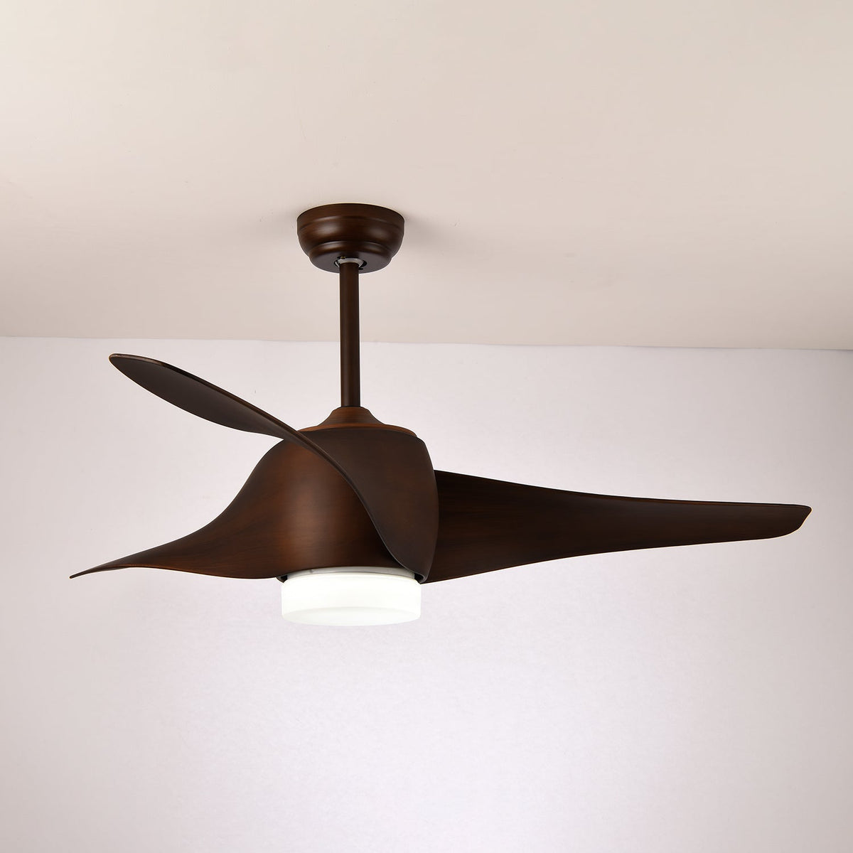 Umber plafondventilator met verlichting