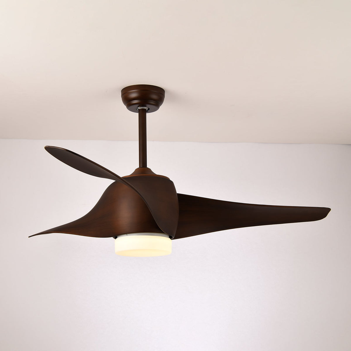 Umber plafondventilator met verlichting