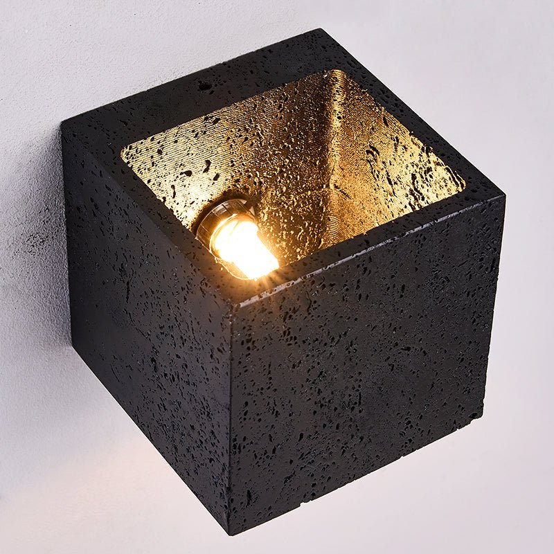 Valeise Kubus Zwart travertin wandlamp