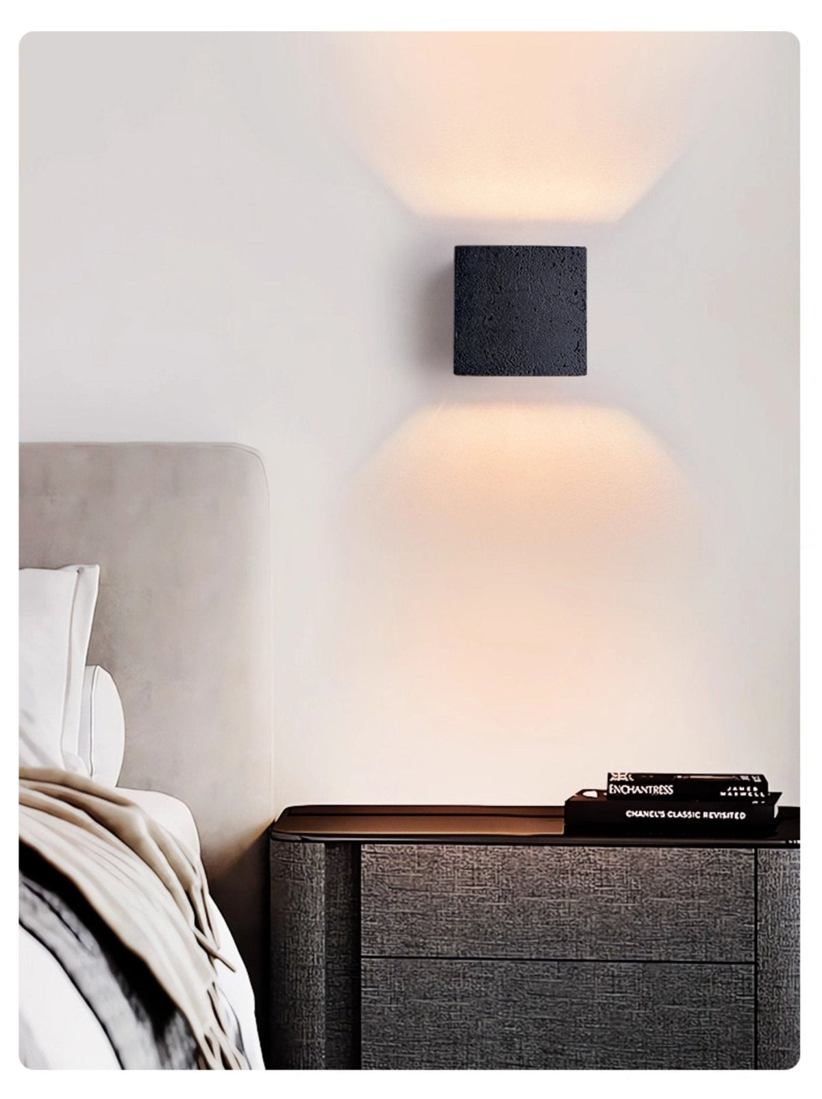 Valeise Kubus Zwart travertin wandlamp