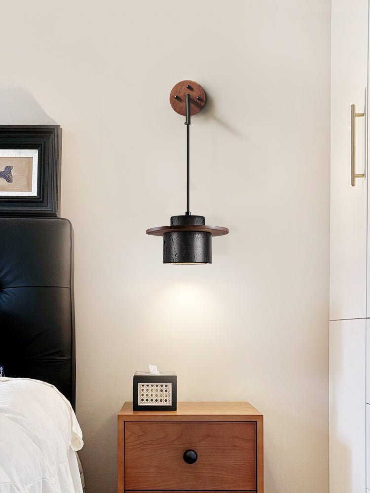 Halyn Moderne wandlamp in zwart travertin met walnoothout