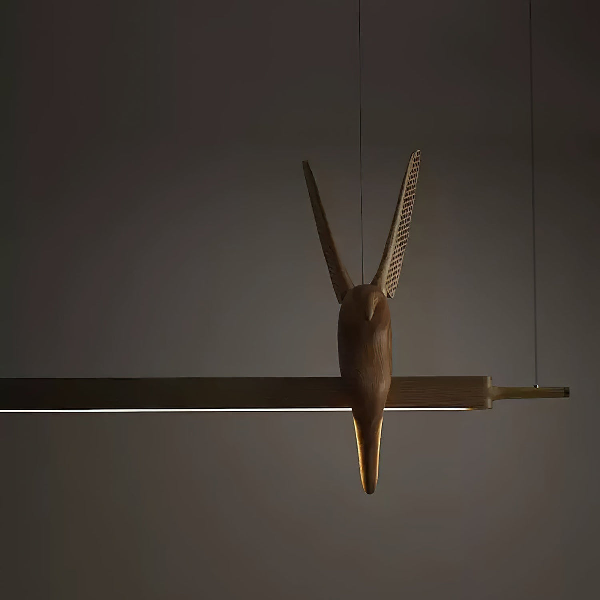 Varinisra sculpturale hanglamp van walnoothout