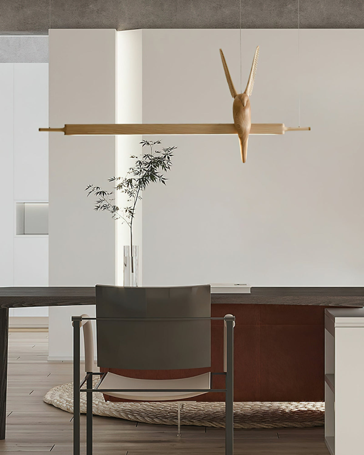 Varinisra sculpturale hanglamp van walnoothout