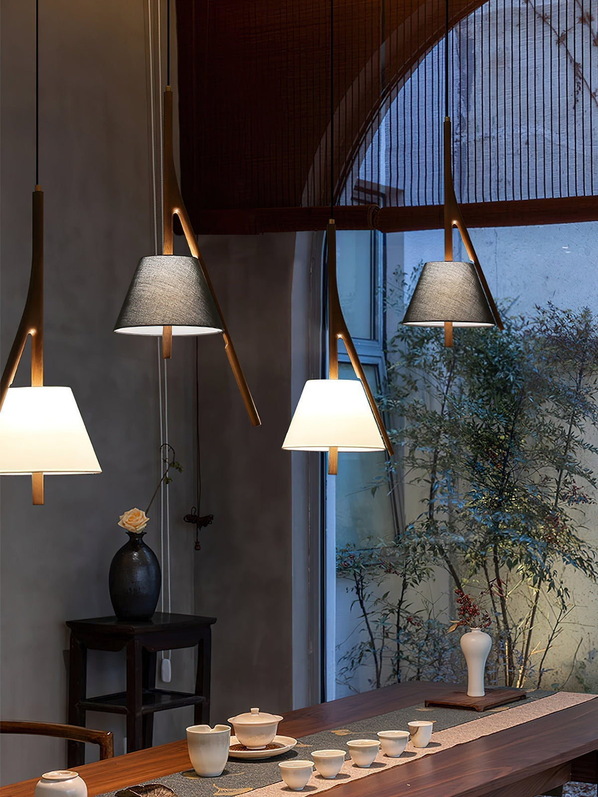 Zovenarae driehoekige hanglamp van walnoothout