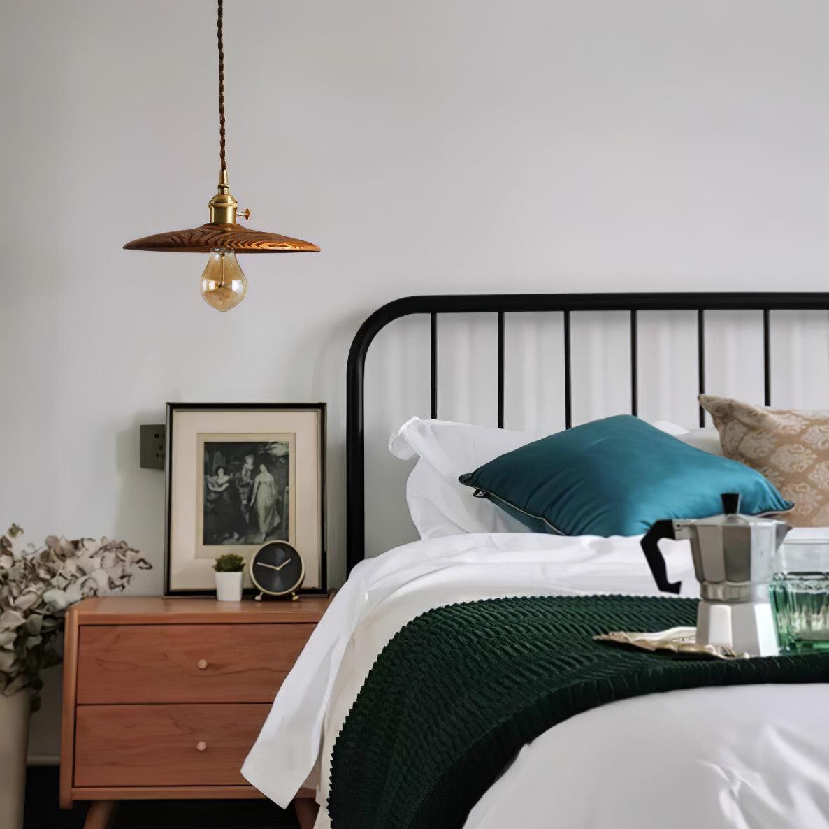 Veldra Retro hanglamp van messing en walnoot
