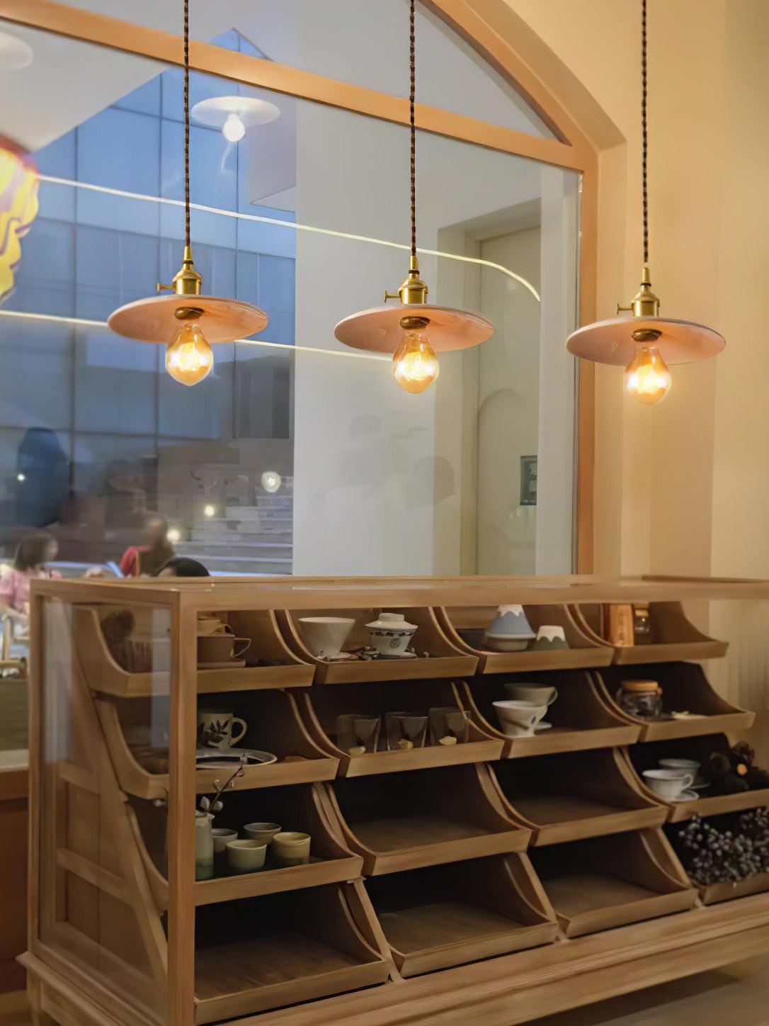 Veldra Retro hanglamp van messing en walnoot