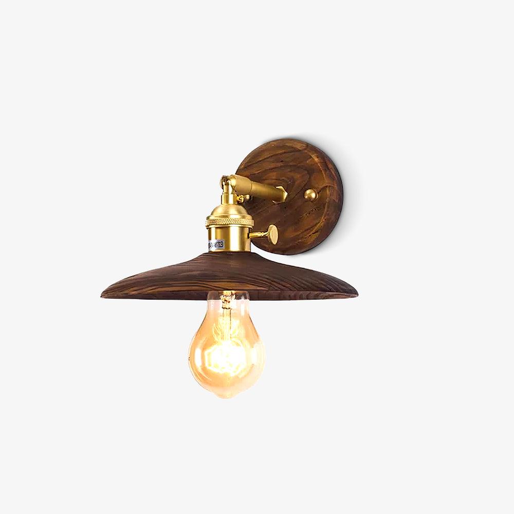 Auroelia wandlamp van messing met walnoothout