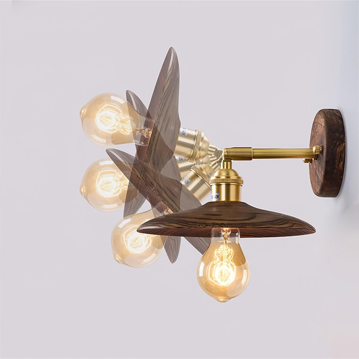 Auroelia wandlamp van messing met walnoothout