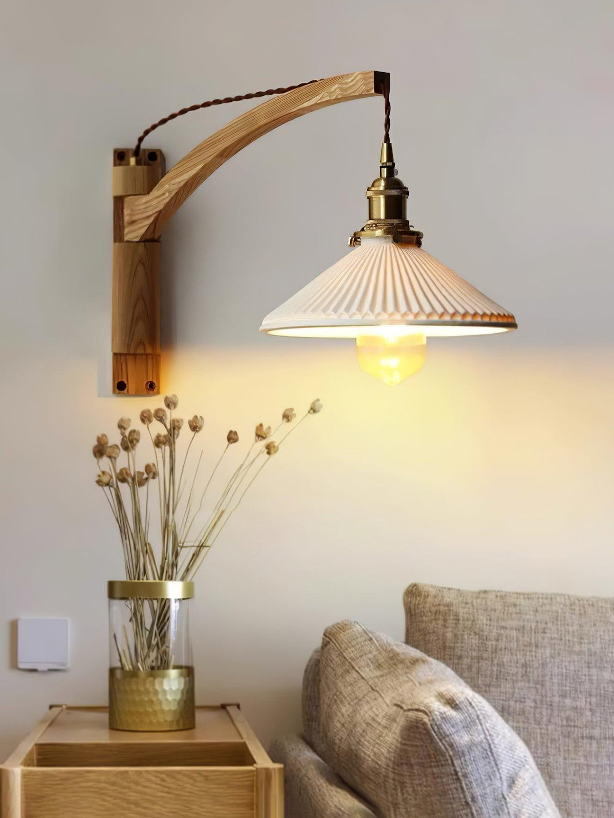 Evin Noordse kunst Swing Arm wandlamp van walnoothout en keramiek